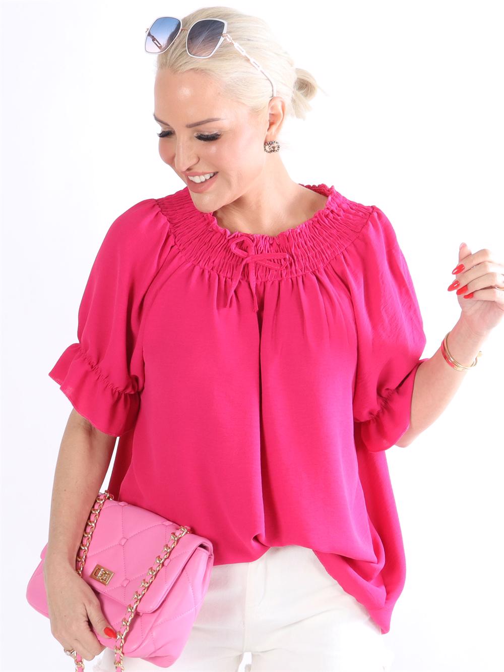 Fenya.- Grøn top med elastik i udskæringen